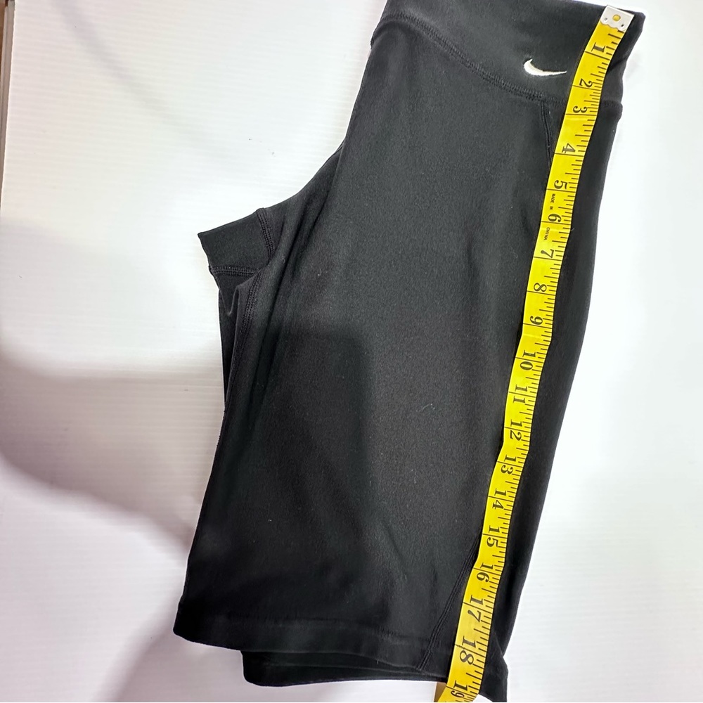 Nike Fit Dry Cycling Shorts Women’s Size Small Mid Rise Black Waist Pocket - Picture 9 of 10